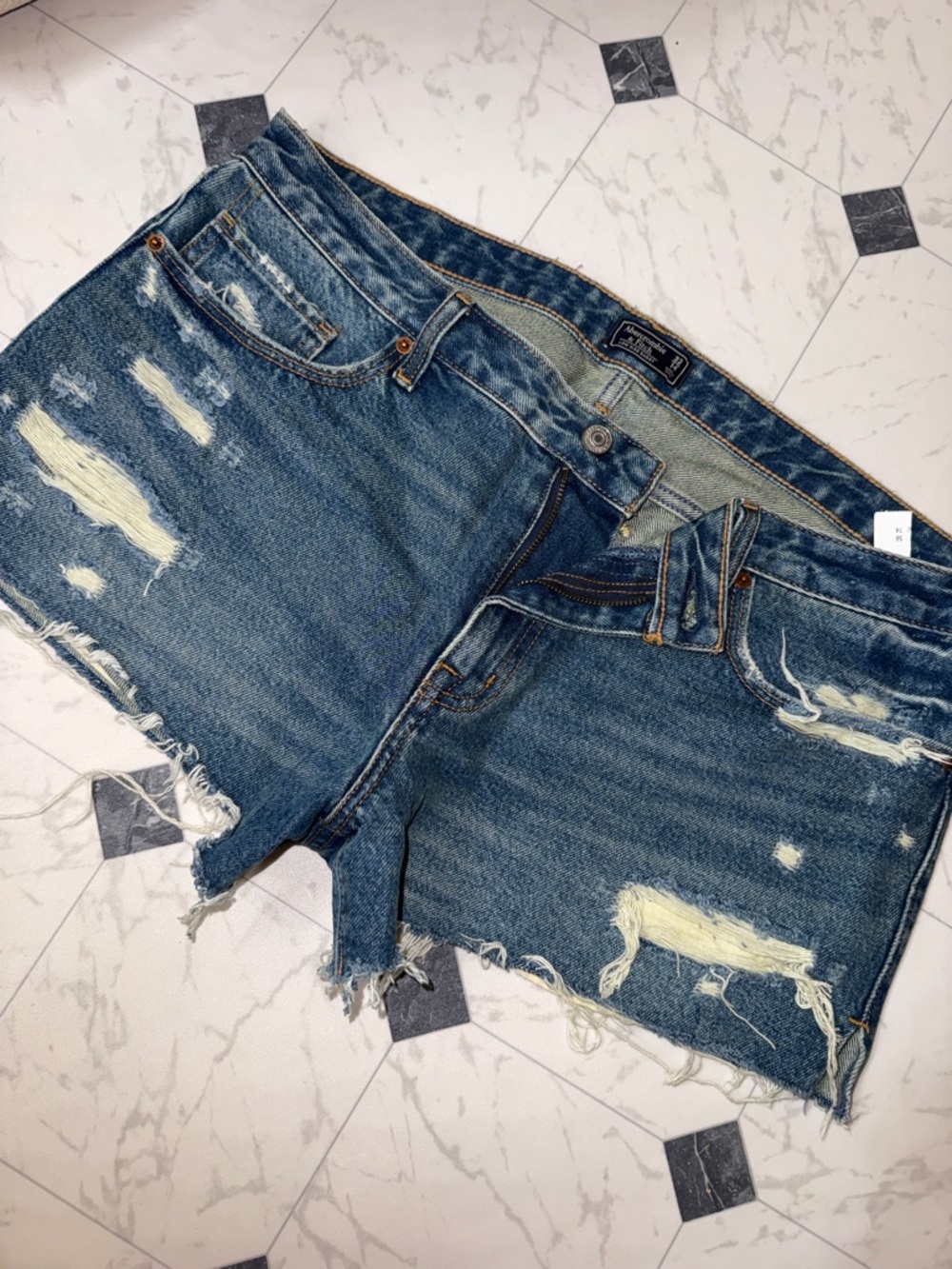 NWT Abercrombie 32 14 LOW RISE DENIM SHORTS DARK WASH DESTROYED 100% cotton
